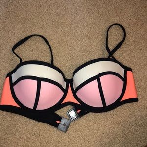 Triangl Bikini Top (Size Small+)